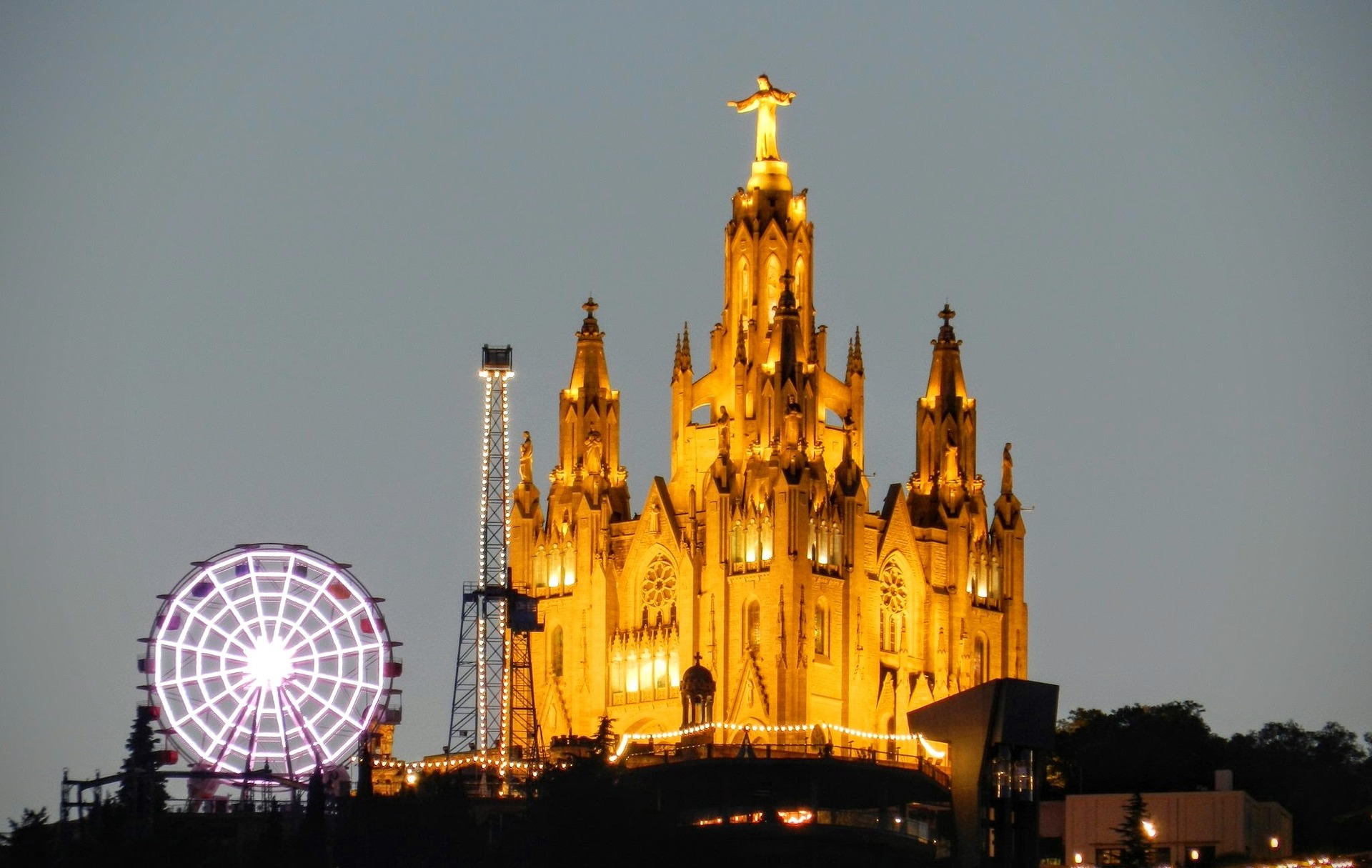 Tibidabo Cathédrale Parc d'attraction Barcelone